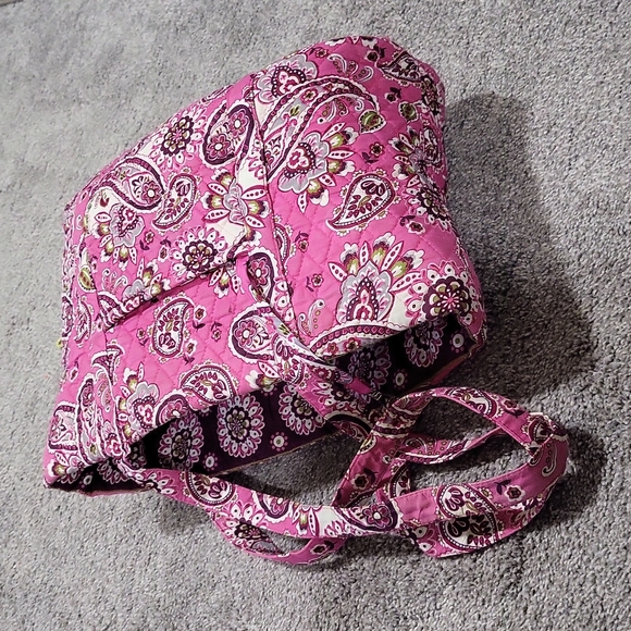 Vera Bradley Handbags - EUC Vera Bradley women's pink/purple/white tote or shoulder bag